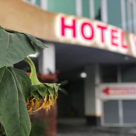 YAL Hotel Tetovo Buitenkant foto