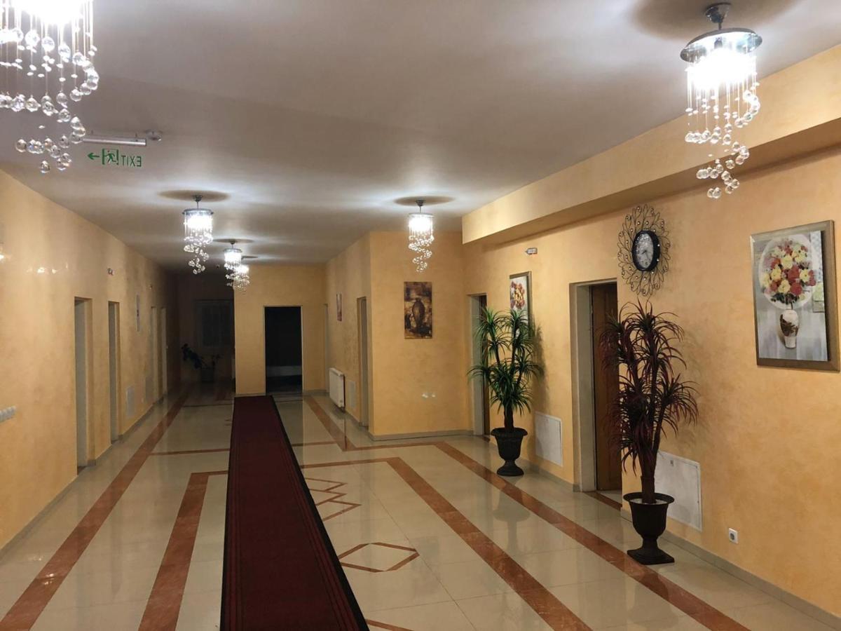 YAL Hotel Tetovo Buitenkant foto