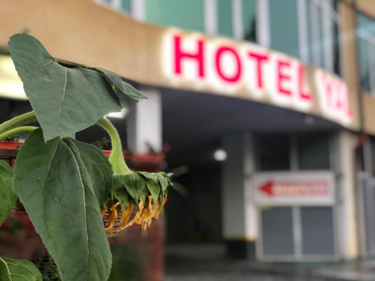 YAL Hotel Tetovo Buitenkant foto